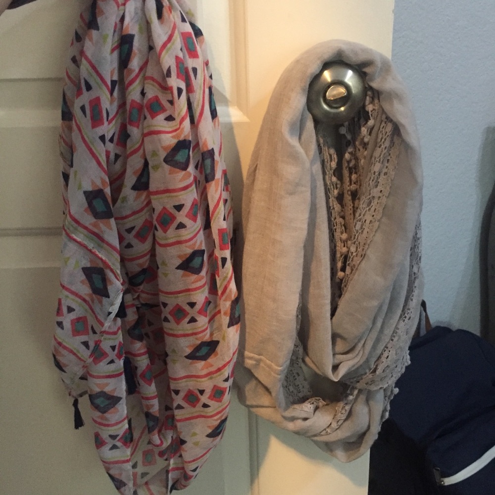2 piece scarf set/lot